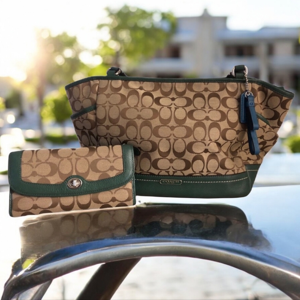 Pending SALE 🔥EUC 👛 Authentic COACH Handbags, pockets & Wallet